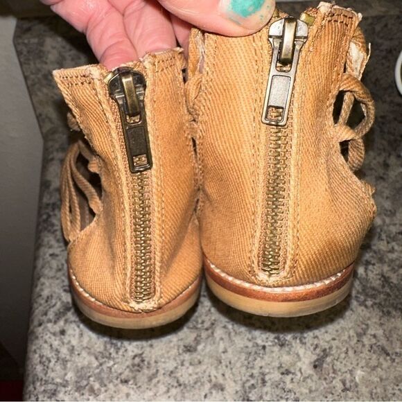 Steve Madden Honey Brown Braid Strap Sandal - Picture 4 of 5